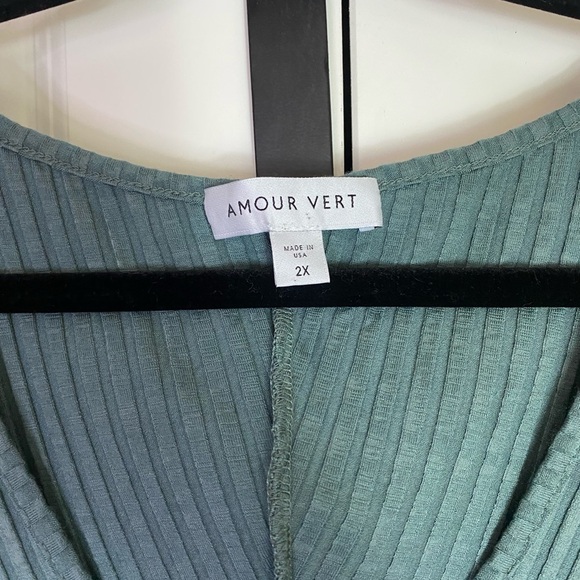 Amour Vert Blue/Sage Green V-Neck Tunic Soft, Stretchy, Textured size 2X - Picture 10 of 11